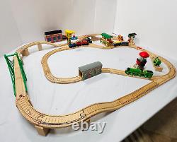 Set de train en bois Thomas & Friends Railway avec rails, pont, grue, cabane LIRE