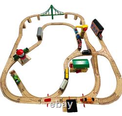 Set de train en bois Thomas & Friends Railway avec rails, pont, grue, cabane LIRE