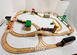 Set de train en bois Thomas & Friends Railway avec rails, pont, grue, cabane LIRE