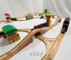 Set de train en bois Thomas & Friends Railway avec rails, pont, grue, cabane LIRE