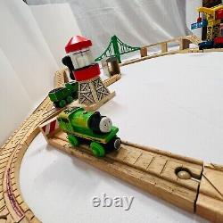 Set de train en bois Thomas & Friends Railway avec rails, pont, grue, cabane LIRE