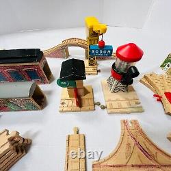 Set de train en bois Thomas & Friends Railway avec rails, pont, grue, cabane LIRE