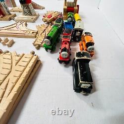 Set de train en bois Thomas & Friends Railway avec rails, pont, grue, cabane LIRE