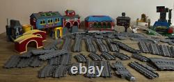 THOMAS LE TANK ENGINE Ensemble de rails en plastique gris, bâtiments, lot en vrac