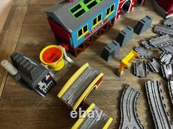 THOMAS LE TANK ENGINE Ensemble de rails en plastique gris, bâtiments, lot en vrac