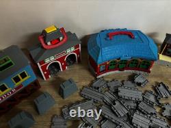 THOMAS LE TANK ENGINE Ensemble de rails en plastique gris, bâtiments, lot en vrac