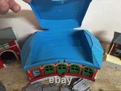 THOMAS LE TANK ENGINE Ensemble de rails en plastique gris, bâtiments, lot en vrac