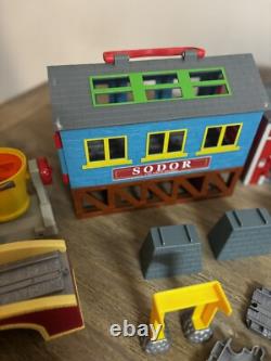 THOMAS LE TANK ENGINE Ensemble de rails en plastique gris, bâtiments, lot en vrac