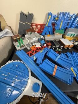 TOMY Thomas et ses amis Ensemble ultime Route et Rail Cranky Harold Percy Lot