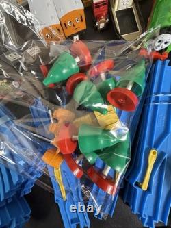 TOMY Thomas et ses amis Ensemble ultime Route et Rail Cranky Harold Percy Lot