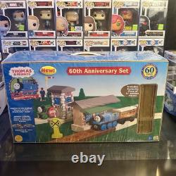 Thomas et ses amis 60e ANNIVERSAIRE ENSEMBLE SCELLÉ Exclusif Chemin de fer Train en or Piste