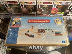 Thomas et ses amis 60e ANNIVERSAIRE ENSEMBLE SCELLÉ Exclusif Chemin de fer Train en or Piste