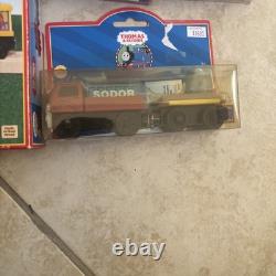Thomas et ses amis NOUVEAU NOS Lot 6 Piste Ivo Hugh Zoo Voitures Train VHS Camion Plateau