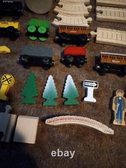 Thomas le Train Ensemble de Pistes en Bois 92 Pièces