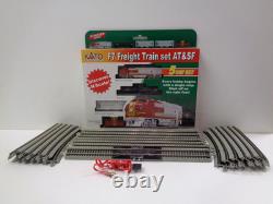 Train de marchandises Kato N Scale F7 AT&SF Santa Fe + lot de set de démarrage Bachmann EZ Track