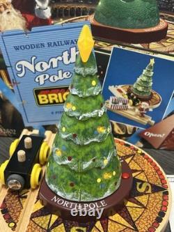 Train en Bois Brio Polar Express avec Lumières et Sons pour Arbre de Noël, Piste et Boîte