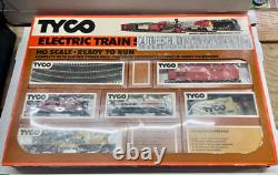 Tyco Electric Train Set Échelle Ho Prête À Courir 4 Trains, Pistes Et Power Pack